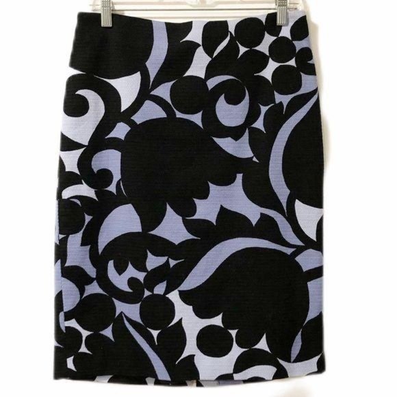 Ann Taylor Dresses & Skirts - Ann Taylor Floral Pencil Skirt.   Size 8